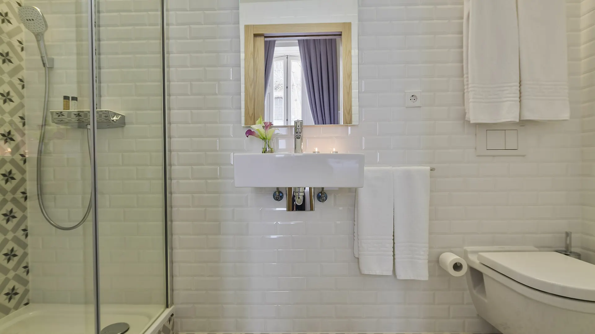 Uma Suites Pau Claris Barcelona 0*,  Spanyolország